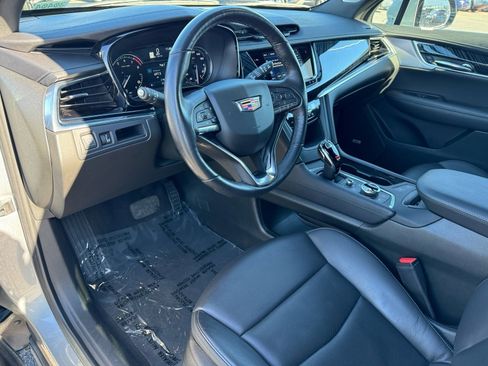 Used 2025 Cadillac XT6 Premium Luxury image 17