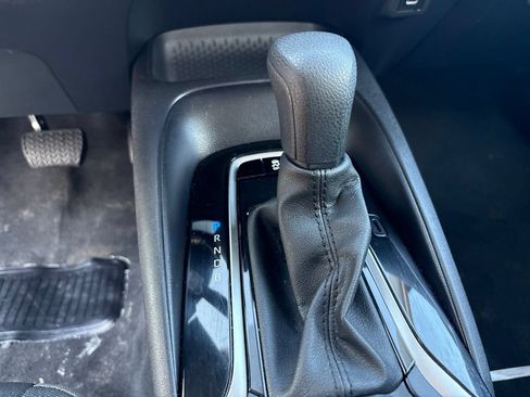 Used 2025 Toyota Corolla LE FWD image 18