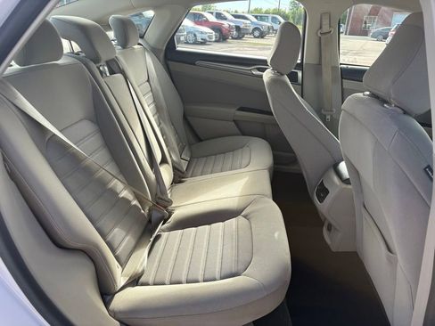Used 2020 Ford Fusion SE FWD image 14