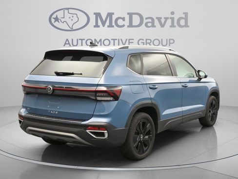 Used 2025 Volkswagen Taos SE w/ Black Wheel Package FWD image 8