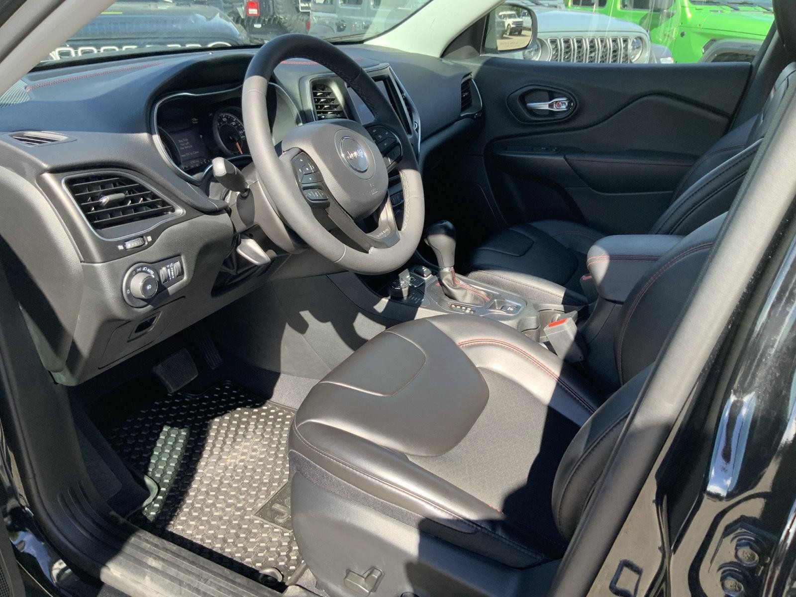 Used 2022 Jeep Cherokee Trailhawk AWD/4WD image 22