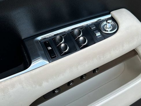 Used 2014 Rolls-Royce Wraith RWD image 16