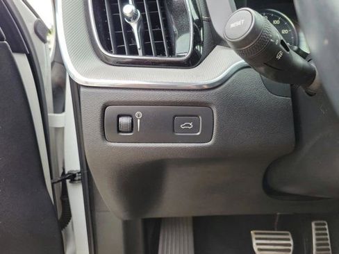 Used 2020 Volvo XC60 T5 R-Design image 21