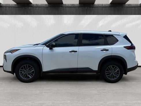 Used 2025 Nissan Rogue S FWD image 2