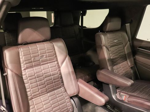 Used 2023 Cadillac Escalade Sport Platinum w/ LPO, ONYX Package AWD/4WD image 19