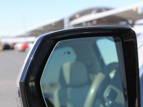 Used 2021 GMC Yukon XL Denali w/ Denali Premium Package image 15