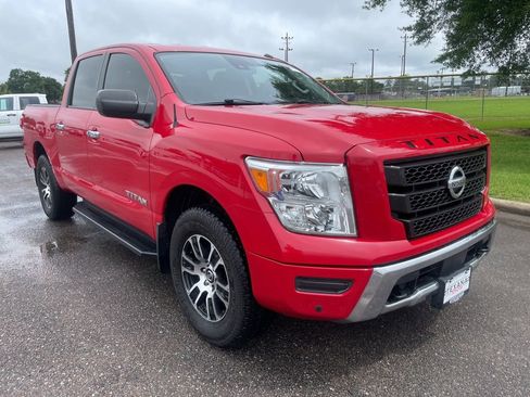 Used 2021 Nissan Titan SV w/ SV Convenience Package AWD/4WD image 7