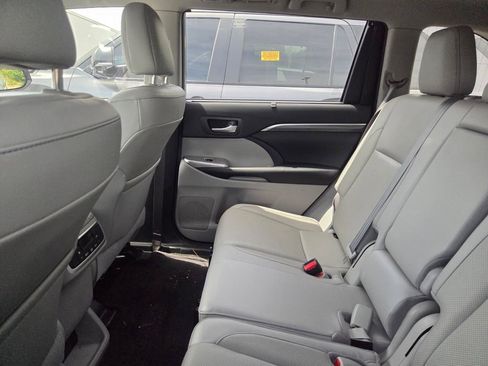 Used 2019 Toyota Highlander Limited image 6