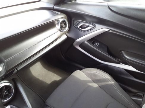 Used 2021 Chevrolet Camaro LT image 25
