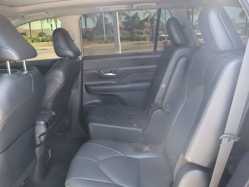 Used 2025 Toyota Grand Highlander AWD Hybrid image 28