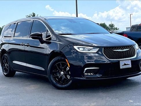 Used 2023 Chrysler Pacifica Touring-L FWD image 36