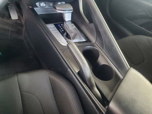 Used 2022 Hyundai Elantra SEL image 26