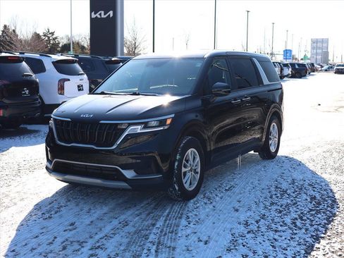 Used 2023 Kia Carnival LX image 3