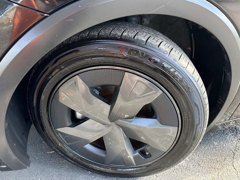 Used 2024 Toyota Prius LE image 10