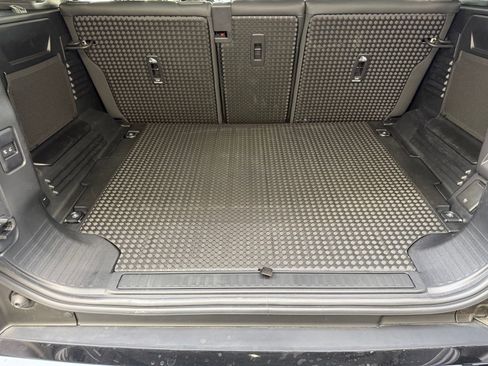 New 2026 Land Rover Defender 110 S image 32