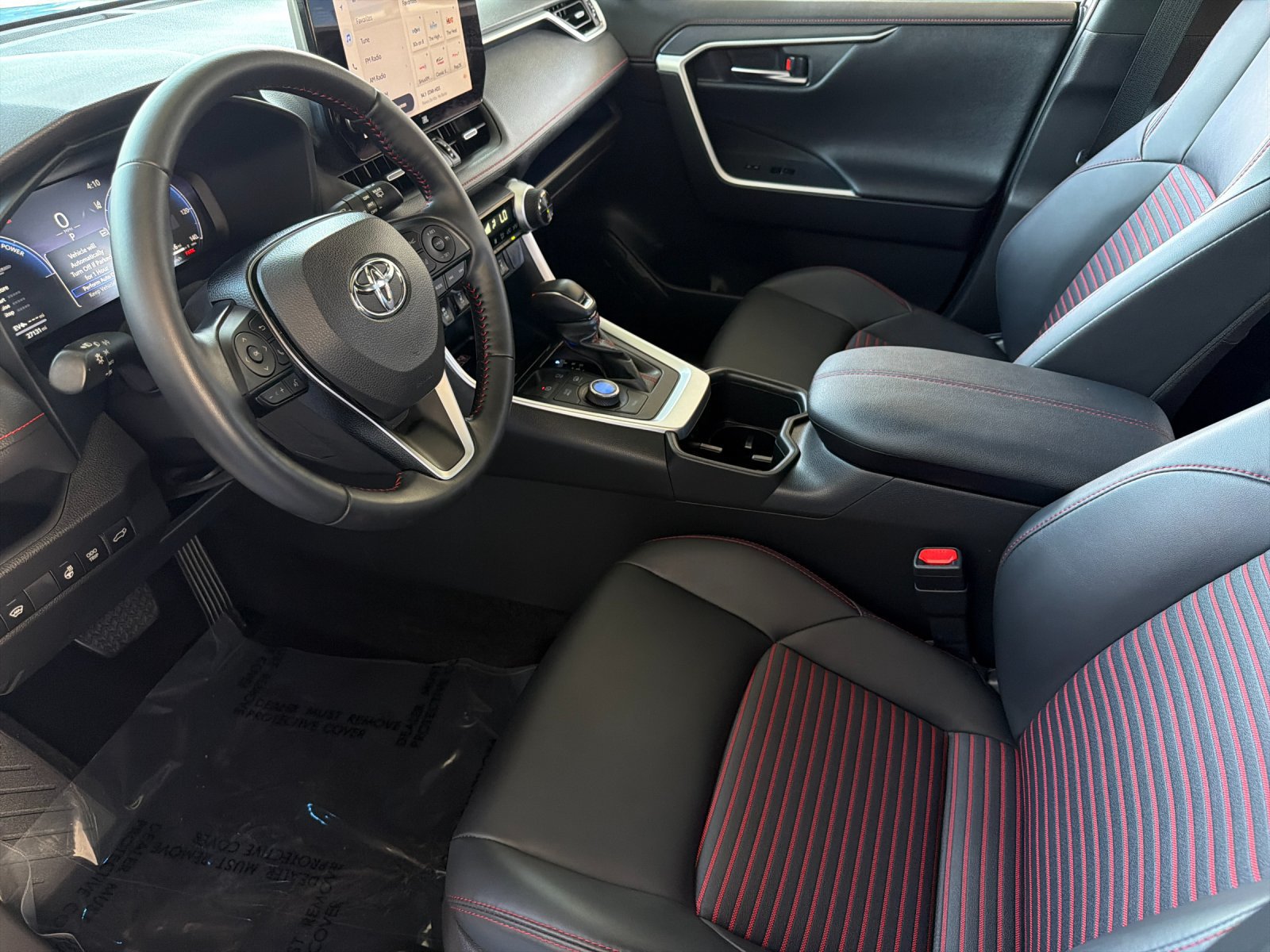 Used 2024 Toyota RAV4 XSE w/ Weather Package AWD/4WD image 9