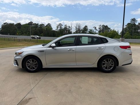 Used 2020 Kia Optima LX image 2