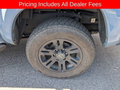 Used 2019 Toyota Tacoma SR5 AWD/4WD image 14