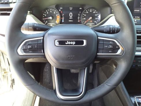 Used 2024 Jeep Compass Latitude image 8