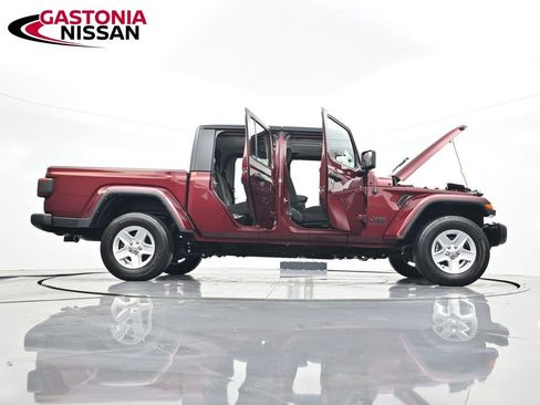 Used 2022 Jeep Gladiator Sport image 43