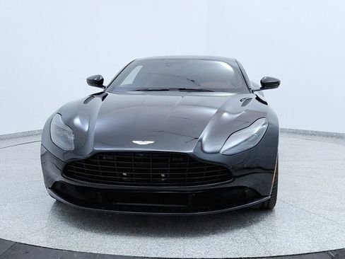 Used 2018 Aston Martin DB11 Coupe image 8