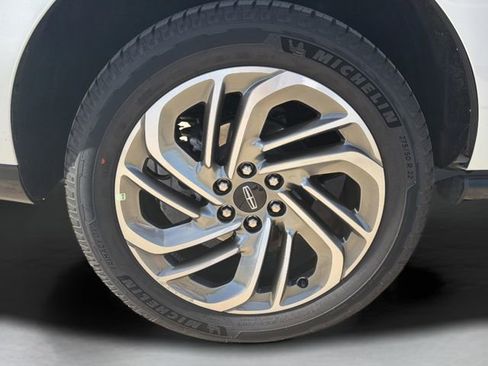 New 2025 Lincoln Navigator Reserve image 9