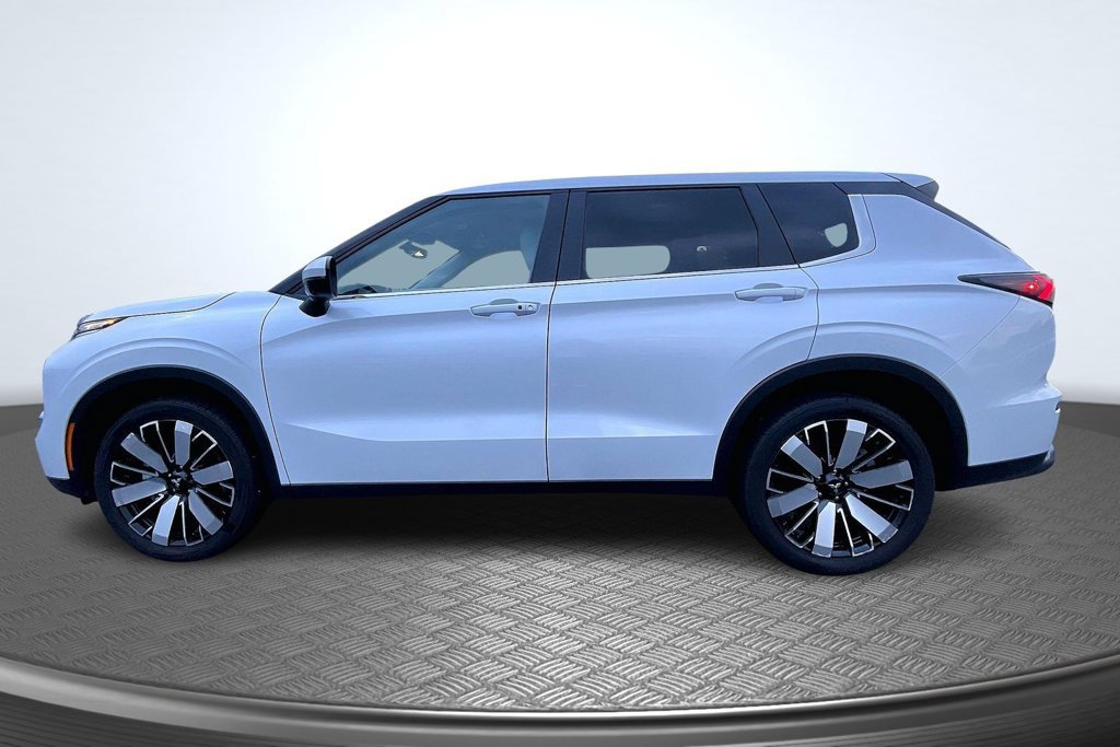 Used 2025 Mitsubishi Outlander SE FWD image 8
