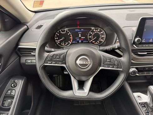 Used 2025 Nissan Altima 2.5 SV FWD image 22