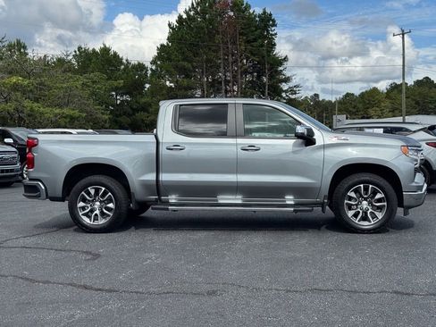 Used 2024 Chevrolet Silverado 1500 LT w/ Z71 Off-Road Package AWD/4WD image 2