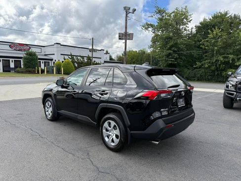 Used 2022 Toyota RAV4 LE image 5