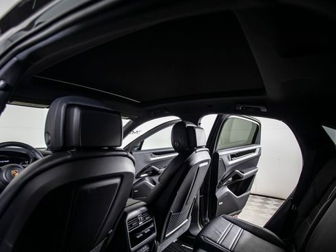 Used 2024 Porsche Cayenne Coupe image 32