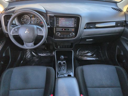 Used 2019 Mitsubishi Outlander ES image 16
