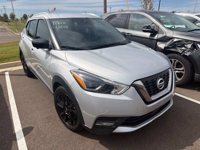 Used 2020 Nissan Kicks SR w/ SR Premium Package FWD image 3