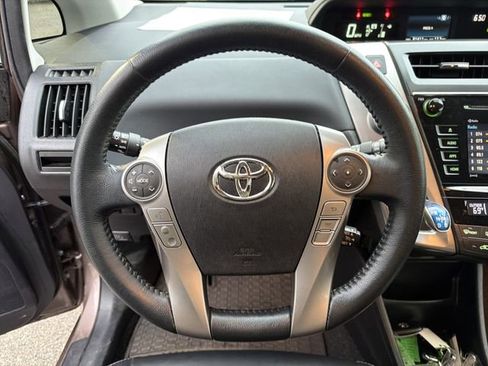 Used 2017 Toyota Prius V Five image 24