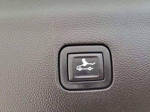 Certified 2021 Buick Enclave Avenir w/ Avenir Technology Package image 22