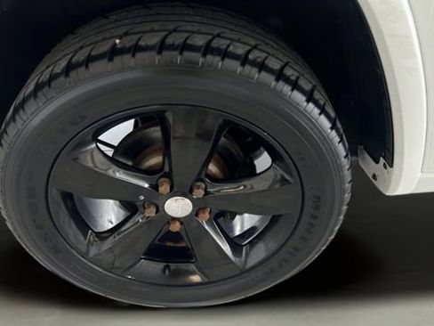 Used 2017 Jeep Grand Cherokee Altitude image 8