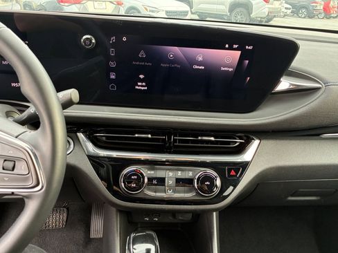 Used 2025 Buick Envista Sport Touring image 17