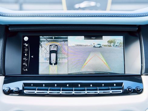 Used 2022 Rolls-Royce Cullinan w/ Cullinan Package image 84