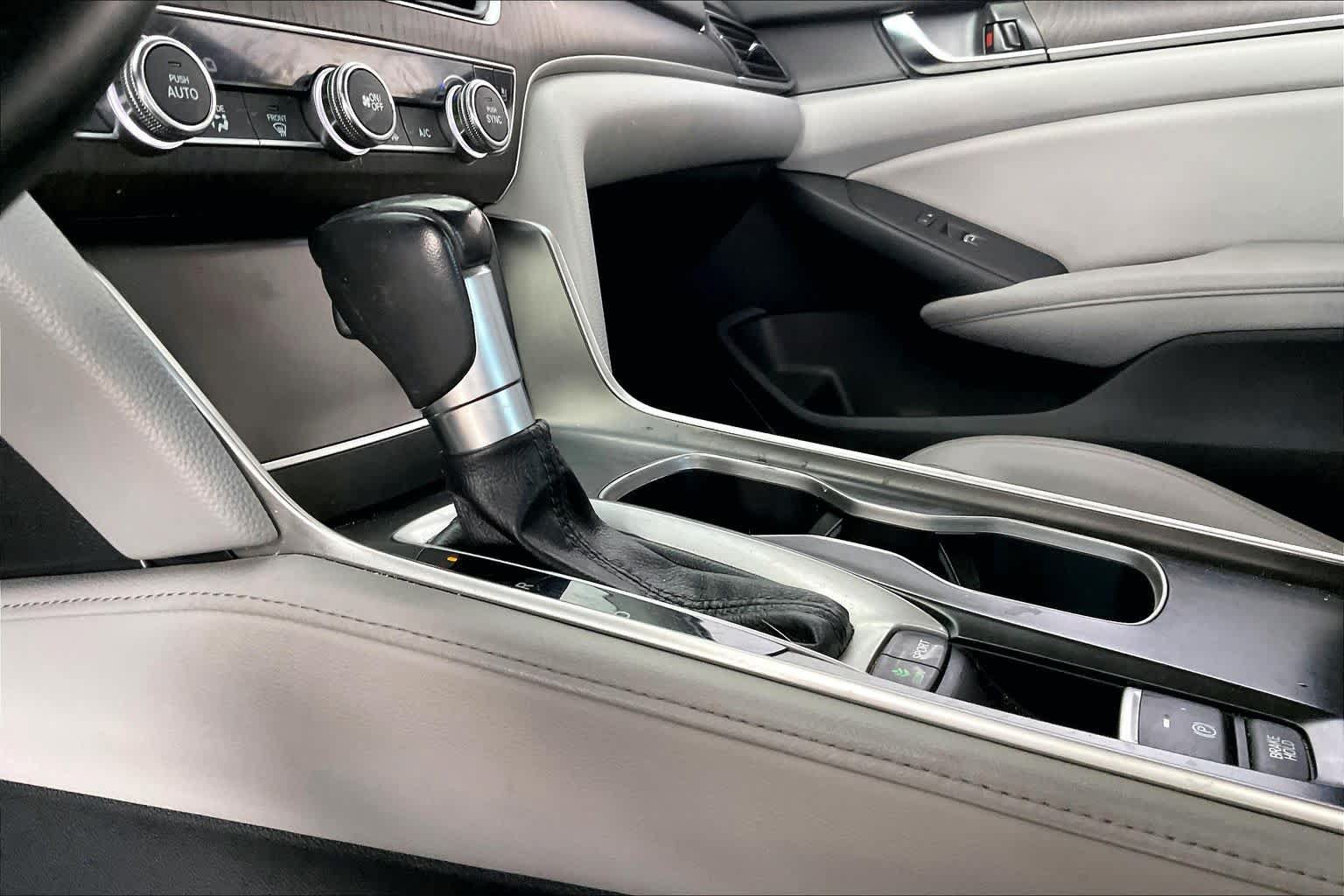 Used 2018 Honda Accord Touring image 16