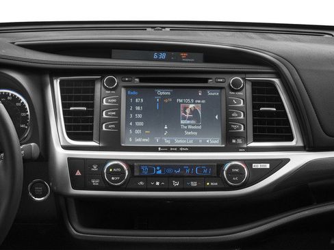 Used 2017 Toyota Highlander SE AWD/4WD image 13