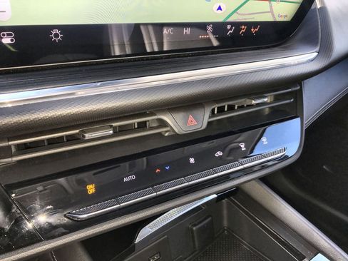 Used 2025 Buick Envision Preferred AWD/4WD image 19