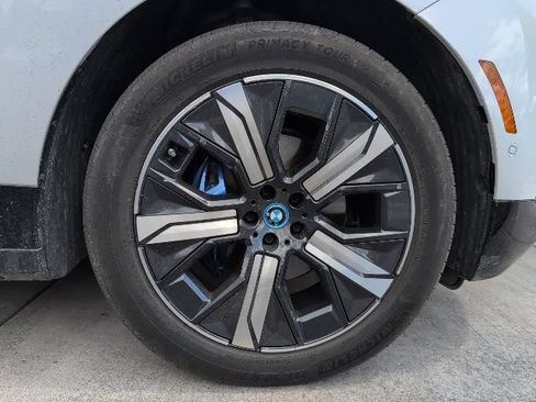 Used 2024 BMW iX xDrive50 w/ Sport Package AWD/4WD image 6