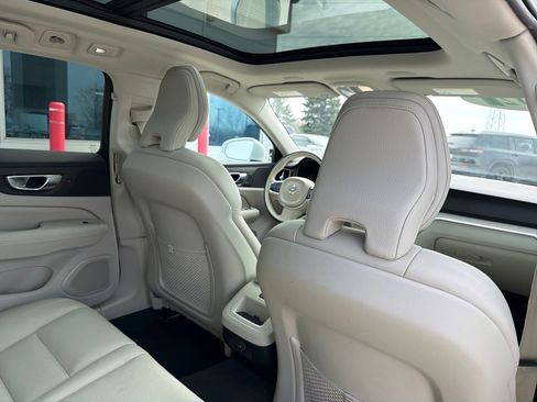 Used 2025 Volvo V60 B5 Cross Country Plus image 25