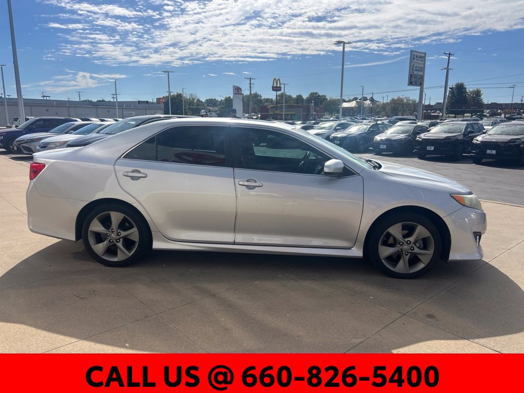 Used 2012 Toyota Camry SE w/ Leather Pkg FWD image 4