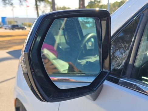 Used 2023 Chevrolet Suburban Premier image 9