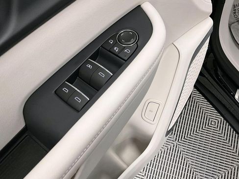 Used 2025 Buick Enclave Avenir AWD/4WD image 41