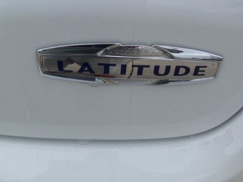 Certified 2025 Jeep Compass Latitude AWD/4WD image 11