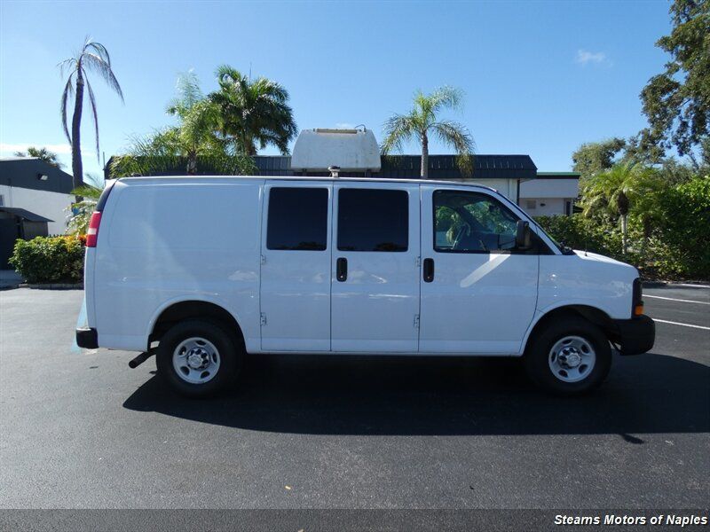 Used 2015 Chevrolet Express 2500 RWD image 2