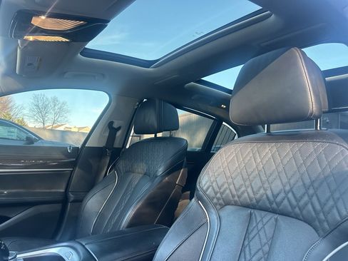 Used 2022 BMW 740i xDrive w/ Premium Package image 26