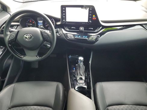 Used 2022 Toyota C-HR Limited image 9